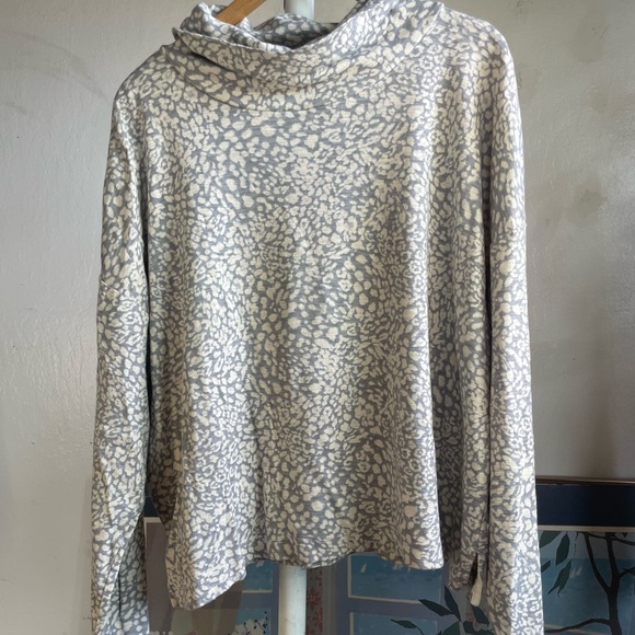 Banana Republic Neutral Leopard Print Turtleneck Sweater - Picture 5 of 5